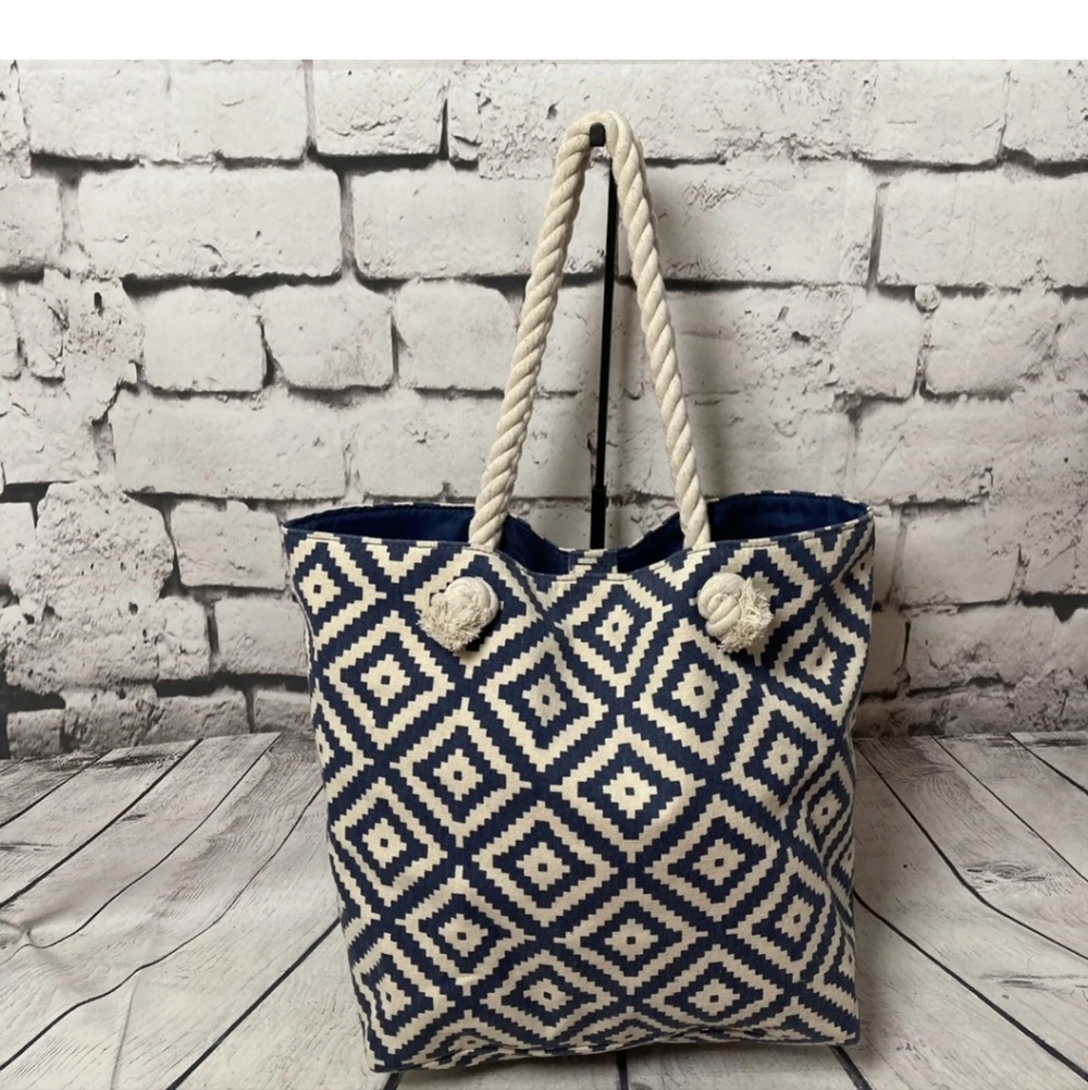 Summer and Rose Brittney Geometric Tote Beach Bag Navy Blue Cream Medium - Picture 9 of 14